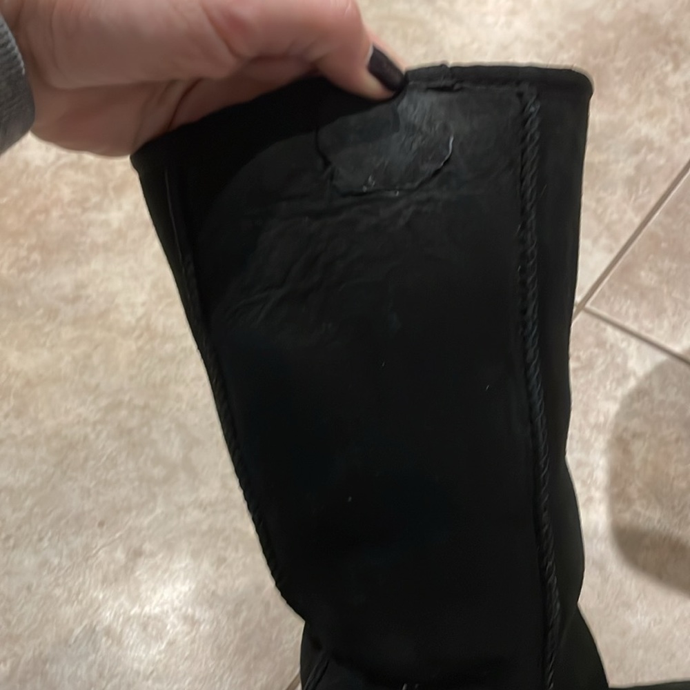 Used Condition Classic Medium Height Uggs - image 3